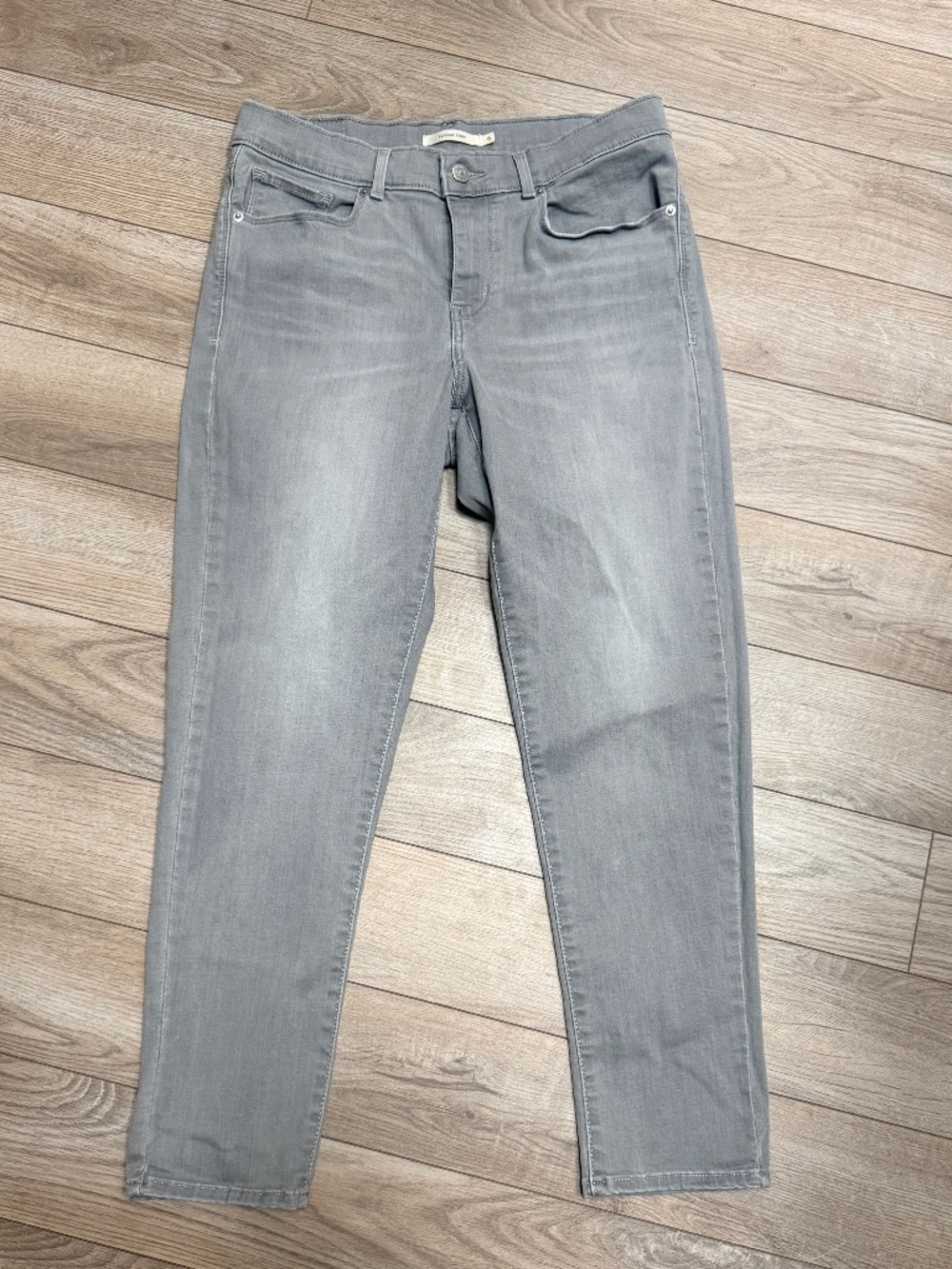 Levi’s Classic crop grey jeans size 6